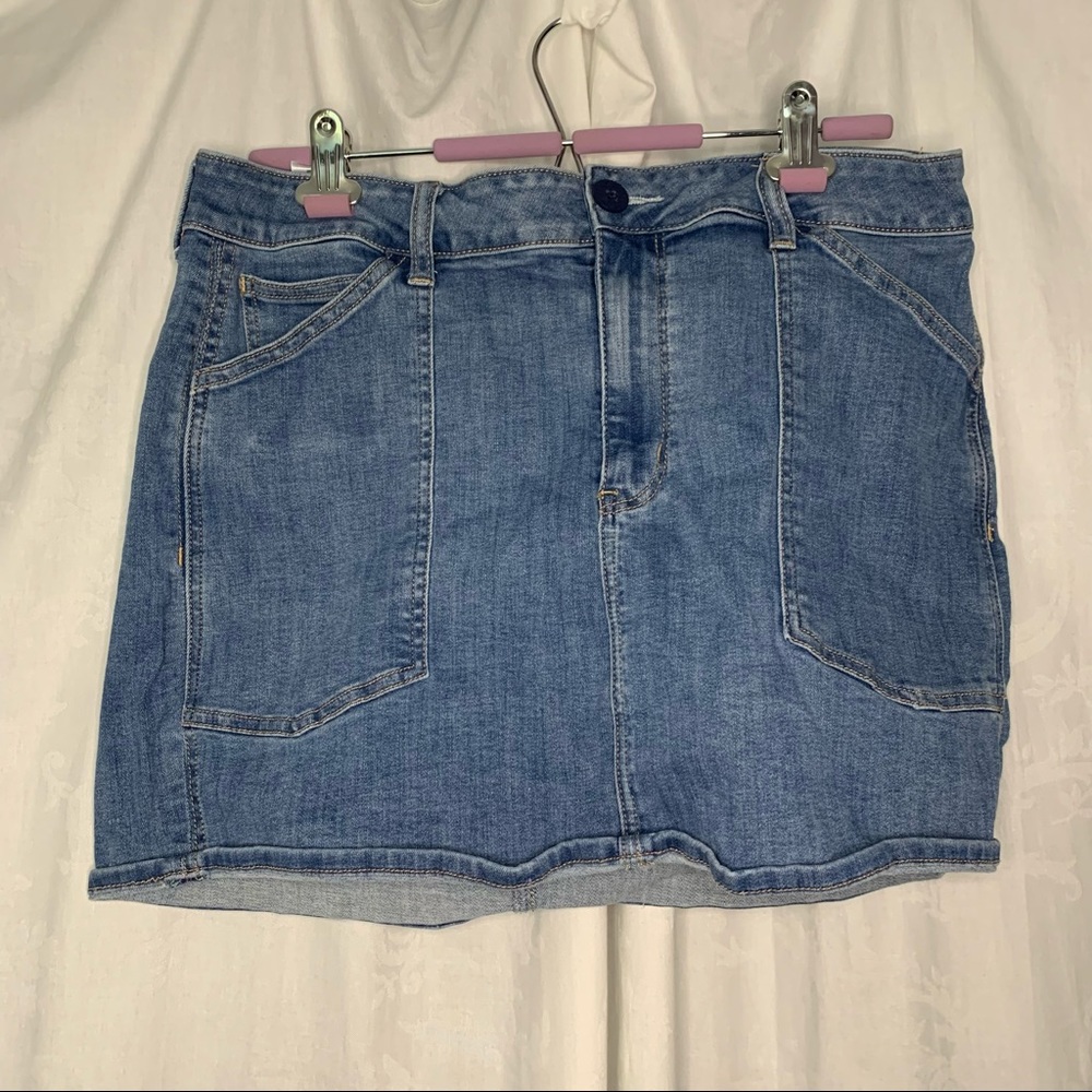 AE skirt
